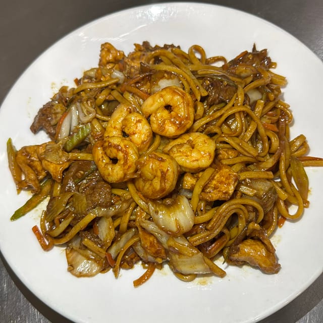 House Lo Mein (Chicken, Beef & Shrimp).